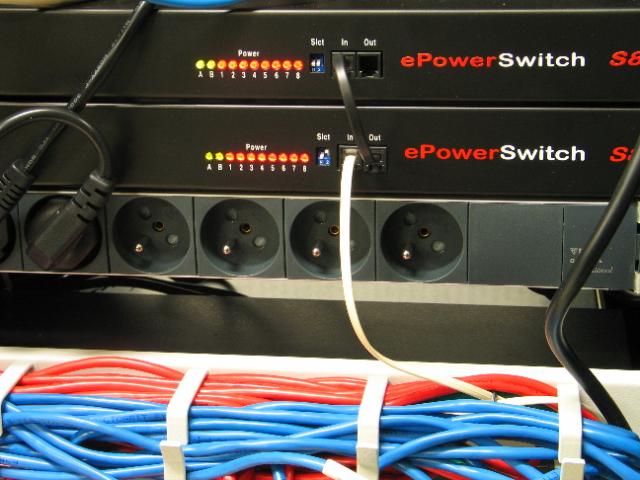 E-powerswitch for remote power cycling of server units